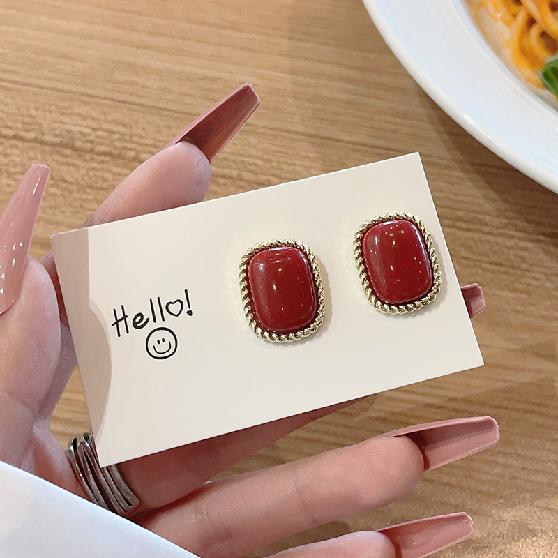 The Ankola red festive stud earrings for women in 2025 are a trendy, niche, retro and versatile pair, perfect for the Spring Festival details Picture