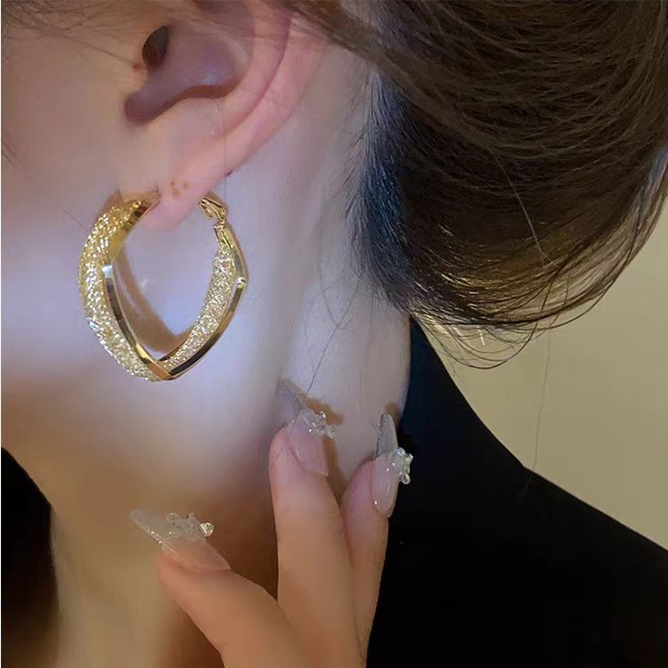 Golden earrings, a light luxury and niche design for women, double-layer high-end zircon stud earrings, a cool and elegant style, exaggerated earrings Application Scenario