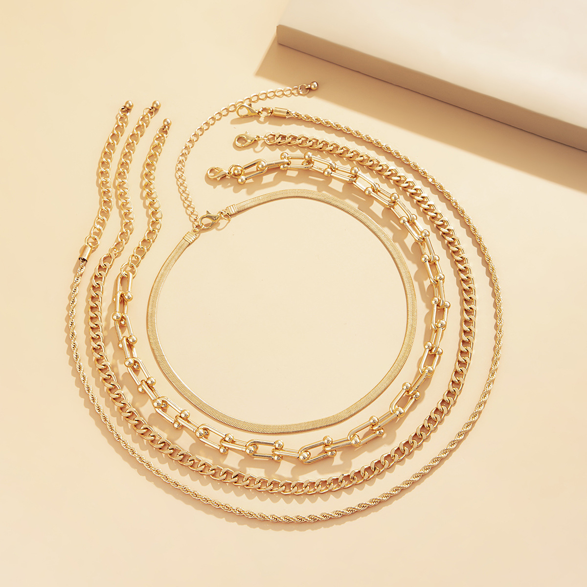 European and American cross-border jewelry, simple multi-layer tassel set necklace, retro U-shaped buckle, twist element chain necklace Specification drawing