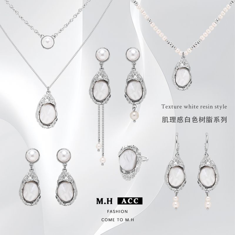 Cold and ins-style texture white resin earrings, light luxury and high-end geometric earrings, fashionable and fresh earrings for women full figure
