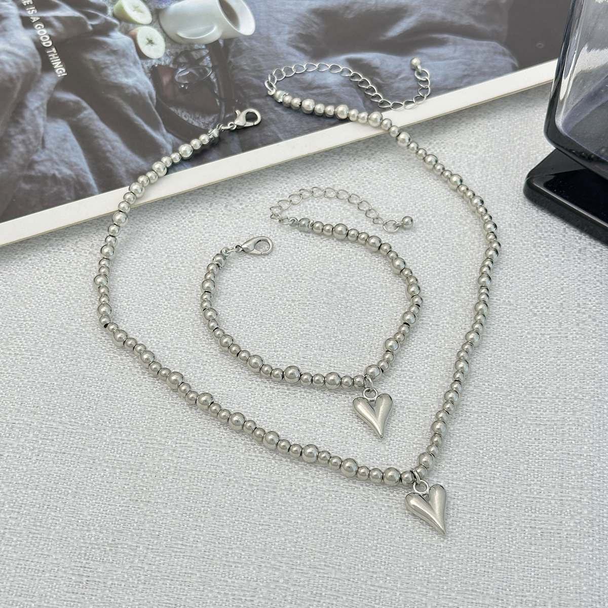 European and American cross-border jewelry, ins sweet girl style CCB beaded necklace, niche and high-end heart-shaped pendant and necklace set Application Scenario