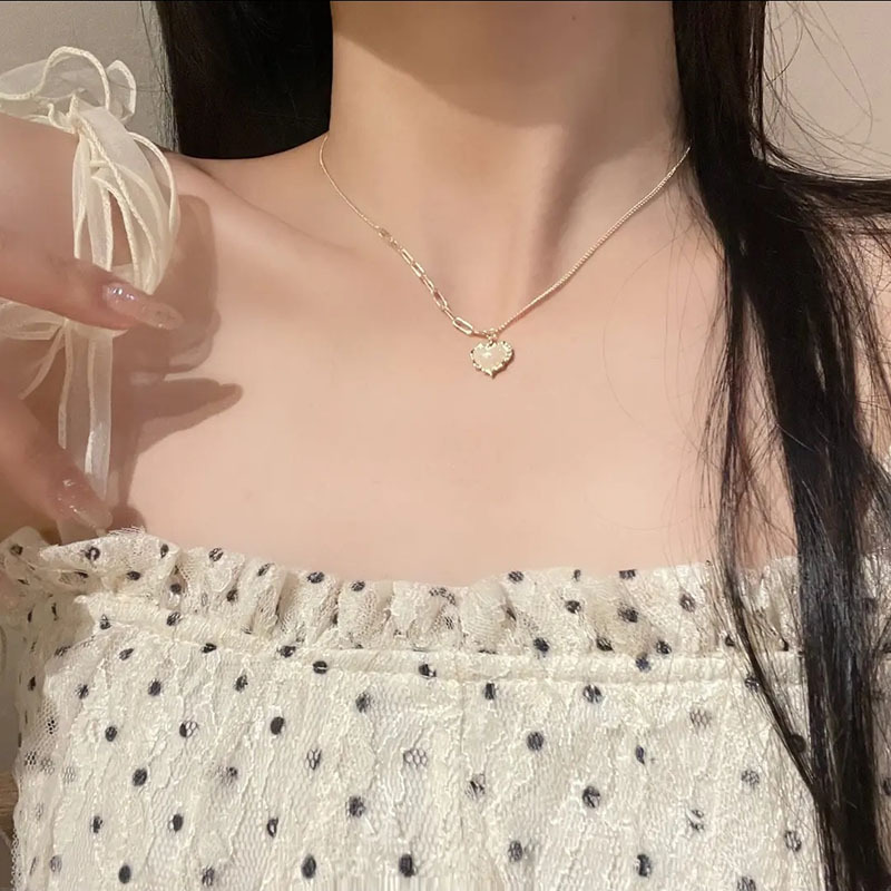 Super beautiful ~ Ins-style heart-shaped necklace, light luxury and niche necklace, women's collarbone chain, Internet celebrity summer 2023 new style for women full figure