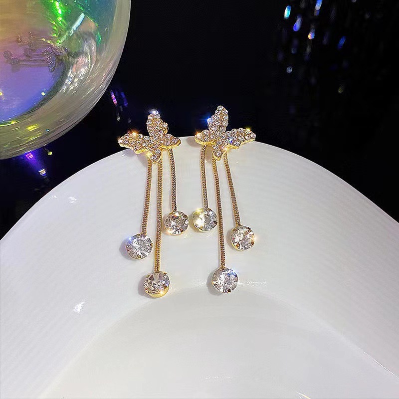 Sweet and cool girl, tassel diamond-encrusted butterfly pendant earrings, simple and ins-style design, clip-on stud earrings details Picture