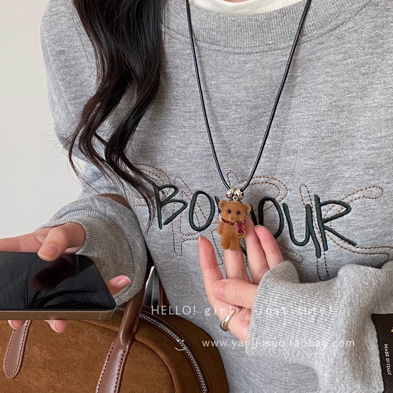 Cute brown plush bear pendant necklace for women, sweet and cool autumn and winter, long accessory for hot girls, Melade-style sweater chain Application Scenario