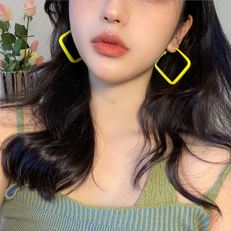 Candy-colored square earrings for women's summer 2025, a new trendy ear ring with a niche design and a light luxury earring feel Specification drawing