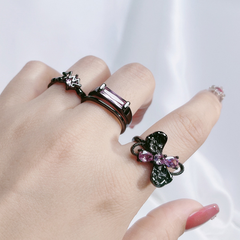 A cool, fashionable and unique dark pink diamond ring from Europe and America, a butterfly ring with a light luxury and high-end feel, and a niche design Application Scenario