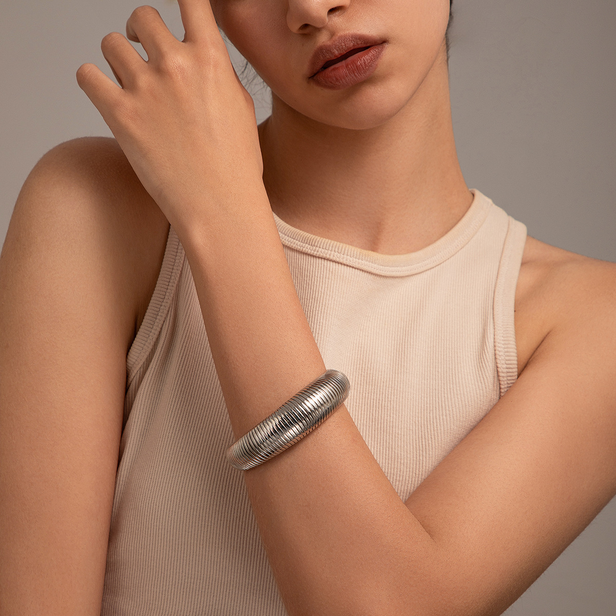 European and American cross-border jewelry geometric metal fashion bracelet bracelet exaggerated snake bone line African collar Specification drawing