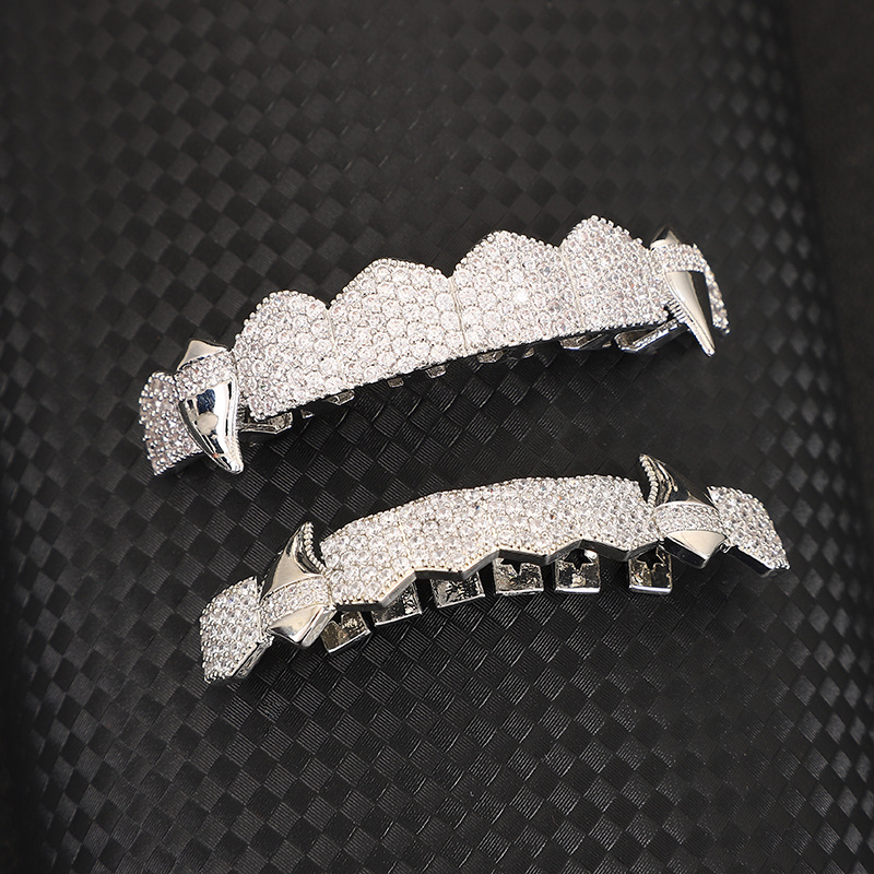 Halloween Vampire Fangs European and American Hip-hop 8 fangs, Grills copper studded with diamonds, personalized and fashionable hip-hop teeth Application Scenario