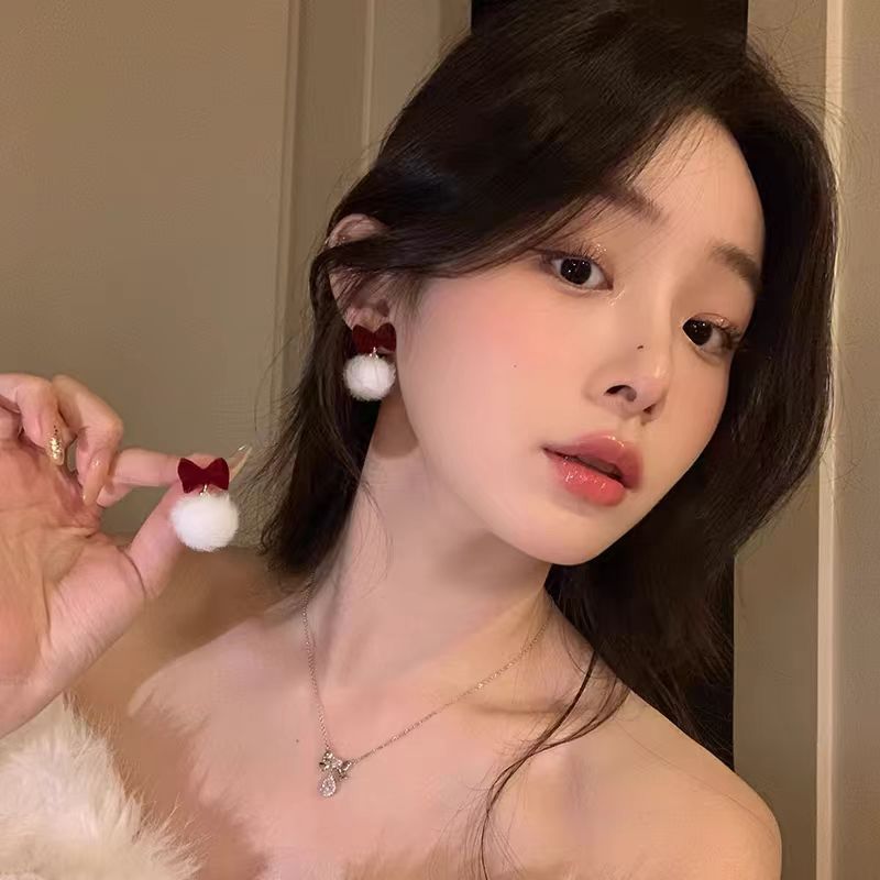 Autumn and winter New Year Red velvet bow plush earrings, 2025 New style bestseller stud earrings, unique pom-pom earrings for women full figure