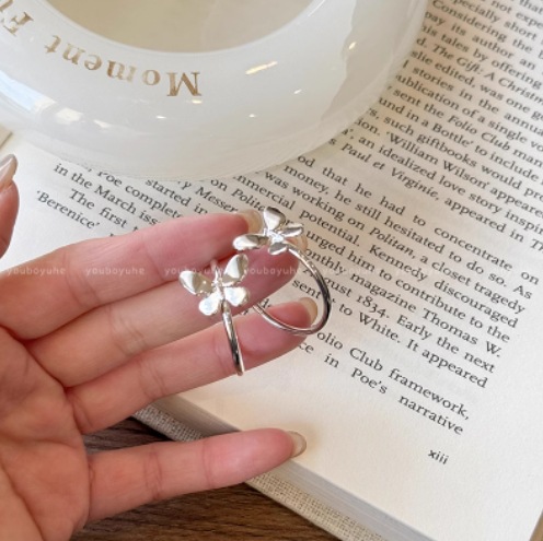 Super Fairy Butterfly C-shaped ear Ring Women's light luxury high-end Stud earrings 2025 Spring New face-enhancing small earrings and earrings Specification drawing