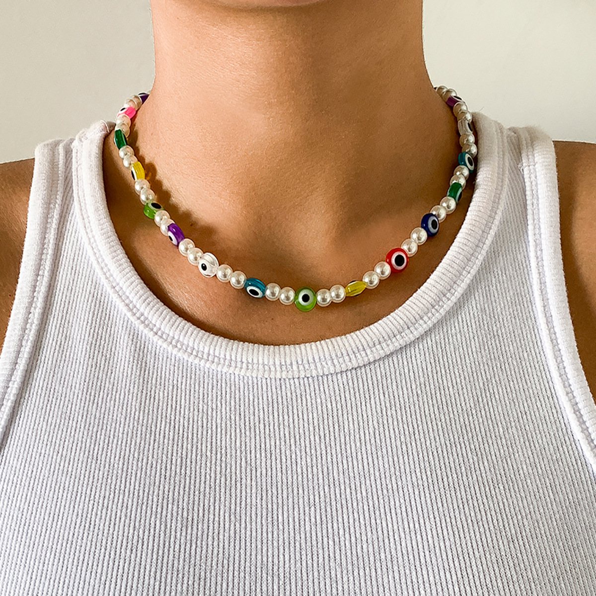 European and American cross-border jewelry mixed and matched beaded acrylic eye cool single-layer necklace, pastoral imitation pearl contrasting color necklace details Picture