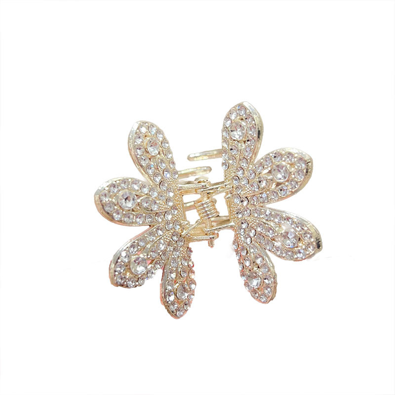A new elegant hairpin accessory featuring a high-end water diamond butterfly claw clip, a delicate half-tied updo shark clip at the back of a woman's head Item Picture