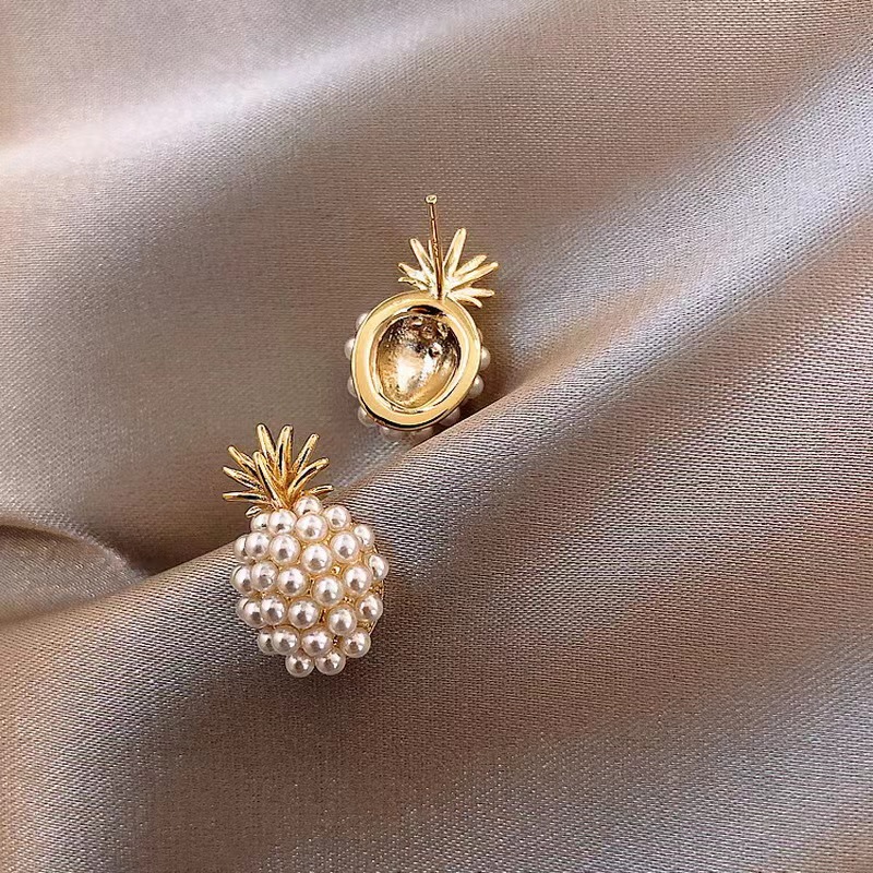 Korean-style light luxury and versatile fruit pearl pineapple stud earrings for women, small and exquisite girlish style earrings, elegant and fashionable earrings Application Scenario