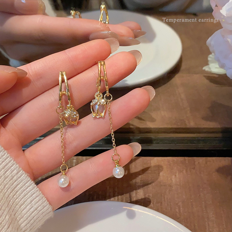 Tulip asymmetrical pearl tassel earrings for women, new spring floral stud earrings, elegant and high-end earrings wholesale details Picture