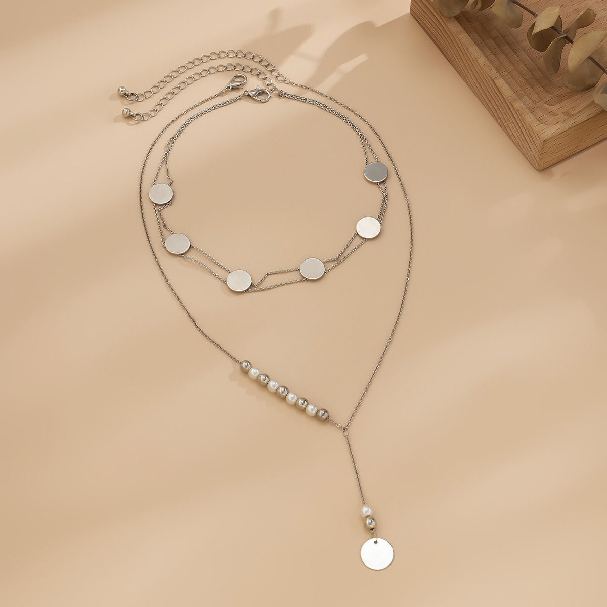 European and American cross-border jewelry, niche and simple metal sequined double-layer chain necklace, retro and fashionable beaded necklace for women Application Scenario
