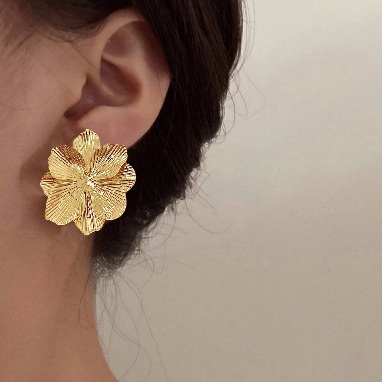 Fashionable and individual design sense, metallic texture, double-layer flower ear studs, a cross-border bestseller for women, versatile and high-end accessory earrings Specification drawing