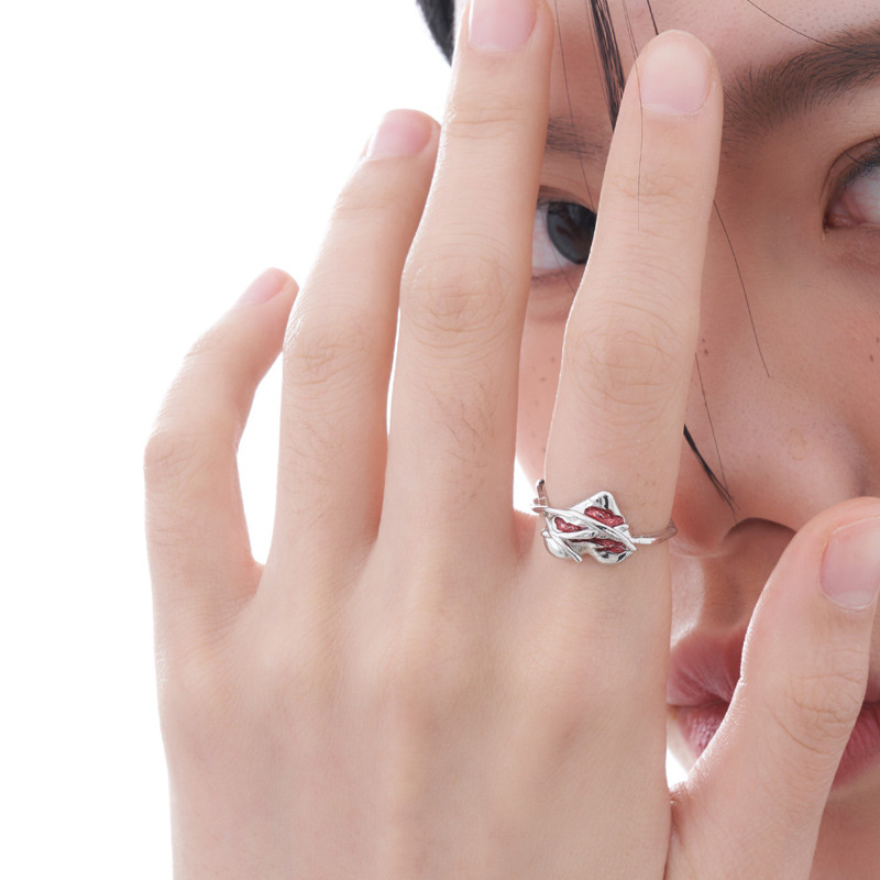 The ring features a niche design for women, an irregular thorny heart, a red drip glaze ring, and a high-end, cold style index finger ring Application Scenario