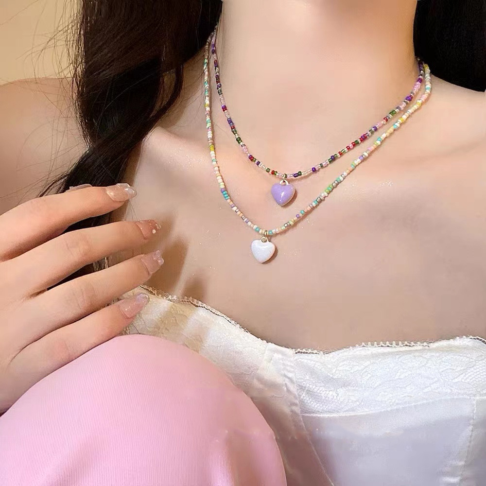 Colorful beaded heart-shaped necklace for women, a new summer 2023 design with a unique and elegant collarbone chain accessory details Picture