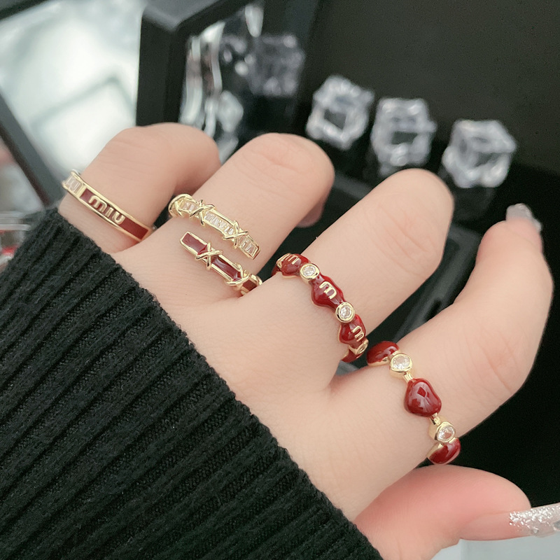 A retro new red glazed heart-shaped opening ring for women, with a unique, light luxury and high-end feel. It's sweet, cool and versatile Specification drawing