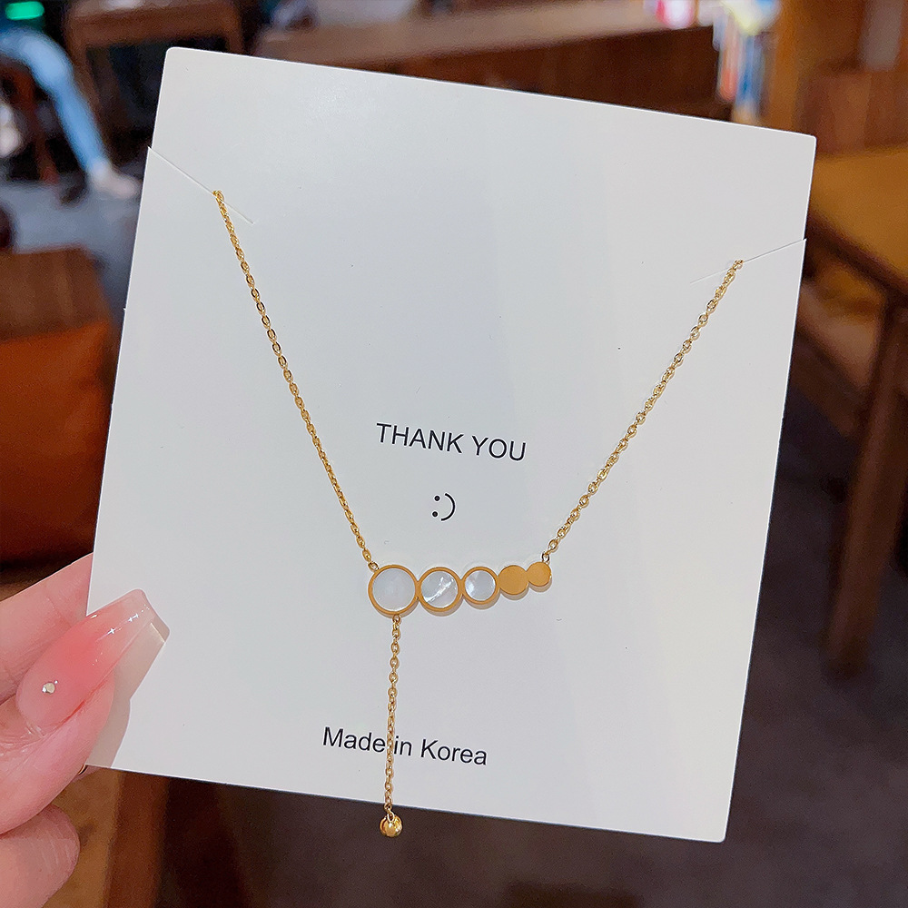 This sweet Japanese and Korean metal mother-of-pearl titanium steel tassel necklace is a niche design for women. It features a cool and cool collarbone chain in autumn and winter details Picture