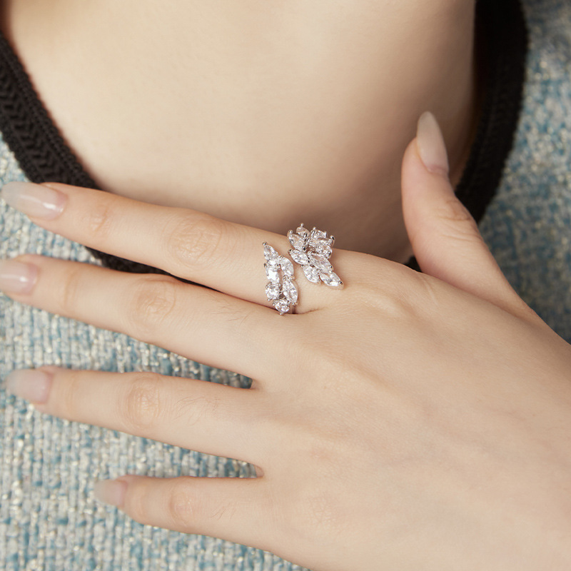Exquisitely inlaid zircon open ring, a niche design for women, exudes a sense of high-end fashion, with a cold and unique style. It's a versatile index finger ring full figure