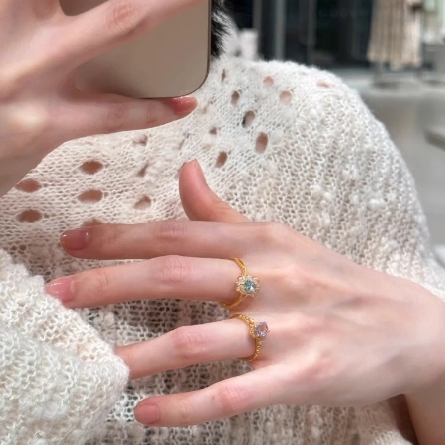 Aquamarine purple zircon cross-wound ring, a delicate and fashionable index finger ring for women, a niche, light luxury and high-end ring Application Scenario