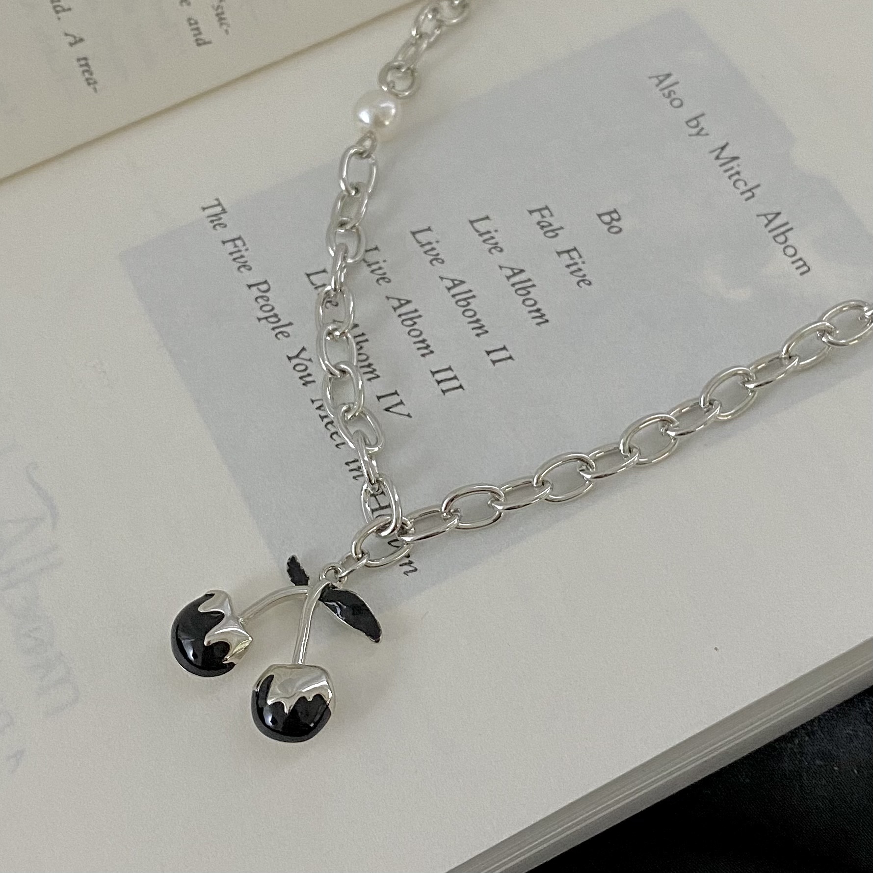 Sweet and cool black cherry necklace, female collarbone chain, Instagram hip-hop hot girl dancing, niche design neck accessory Application Scenario