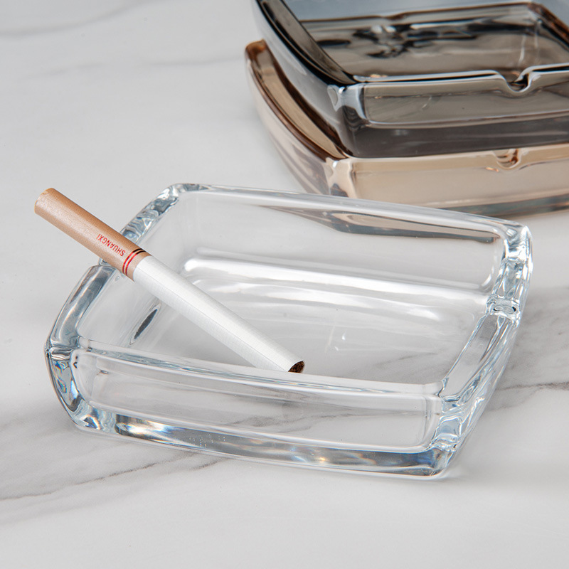 Classic square high-end glass ashtray, creative home bar living room, simple transparent cigarette cup, men's and women's factory Application Scenario