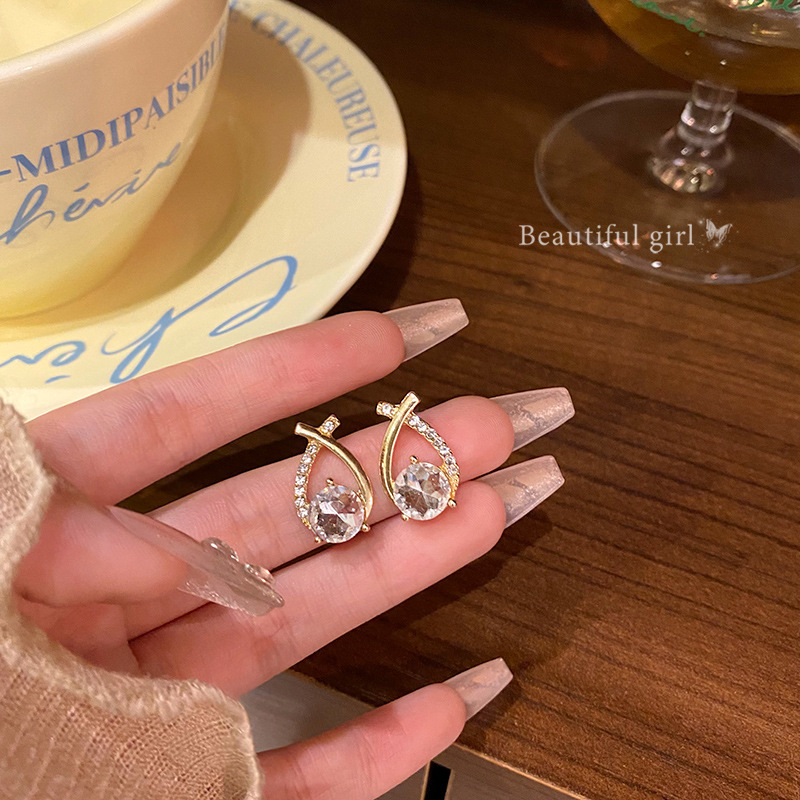 S925 Silver Needle Exquisite Zircon cross Earrings are versatile for women, exuding a sense of high-end luxury and a touch of light luxury. Wholesale of best-selling earrings Application Scenario