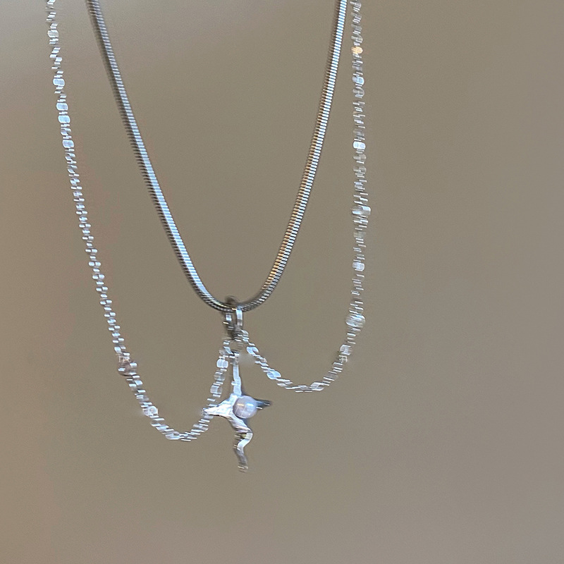 A cool and stylish silver double-layer cross pearl necklace for women's summer collarbone chain, 2023 new style necklace details Picture