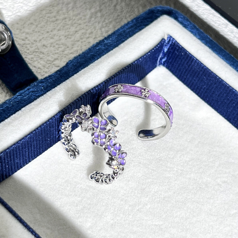 A new sweet and cool purple glazed flower ring for women, a fashionable and light luxury ring with a sense of high-end and niche design, a finger ring Application Scenario