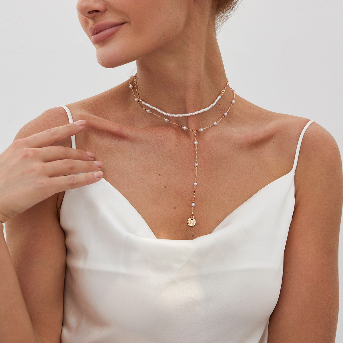 A new cross-border fashion pearl necklace from Europe and America, featuring a unique Y-shaped pearl tassel layering collarbone chain necklace details Picture