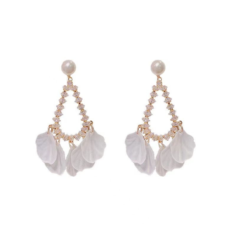 The super ethereal and versatile zircon water drop petal tassel earrings and earrings are trendy, light luxury, high-end and niche earrings for women on Instagram Item Picture