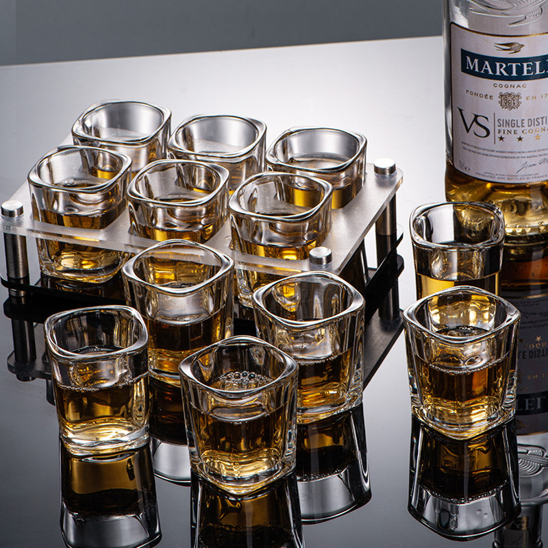 White spirit cups, household set, glass cups, small Western-style wine cups, cups, small wine dispensers, 2 liang bullet cups, 1 mouth cup full figure