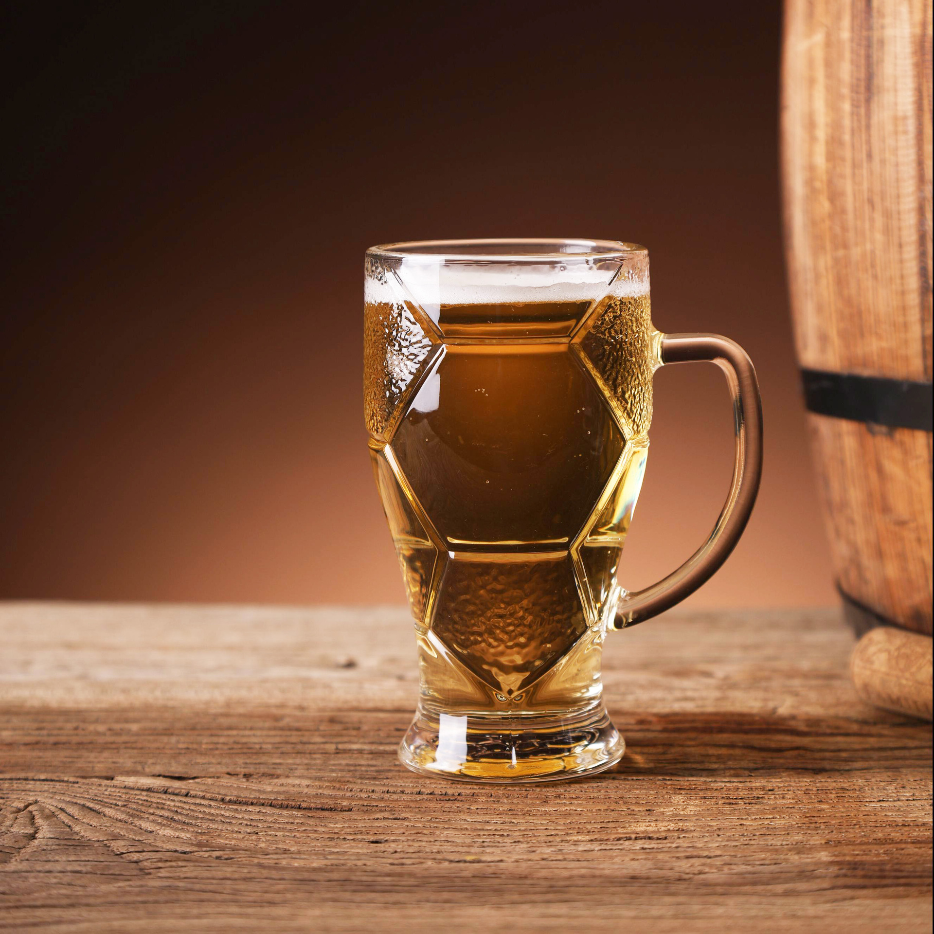 【 Wholesale in Stock 】 Large-capacity draft beer cups, bar glass beer cups, simple and thickened with handles, can be printed with logos Application Scenario