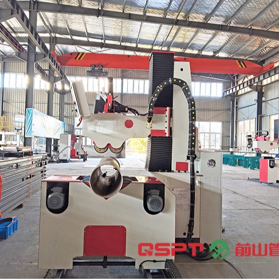 A new powerful tool for pipe welding - the split-type automatic welding machine - is highly efficient and precise, allowing for easy loading and unloading, saving time and effort details Picture