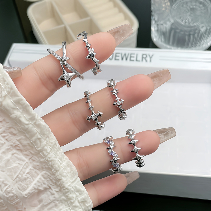 This is a simple and stylish star-studded open-top ring that is versatile for women's charm. It features an Instagram niche design with a cold and cool style full figure