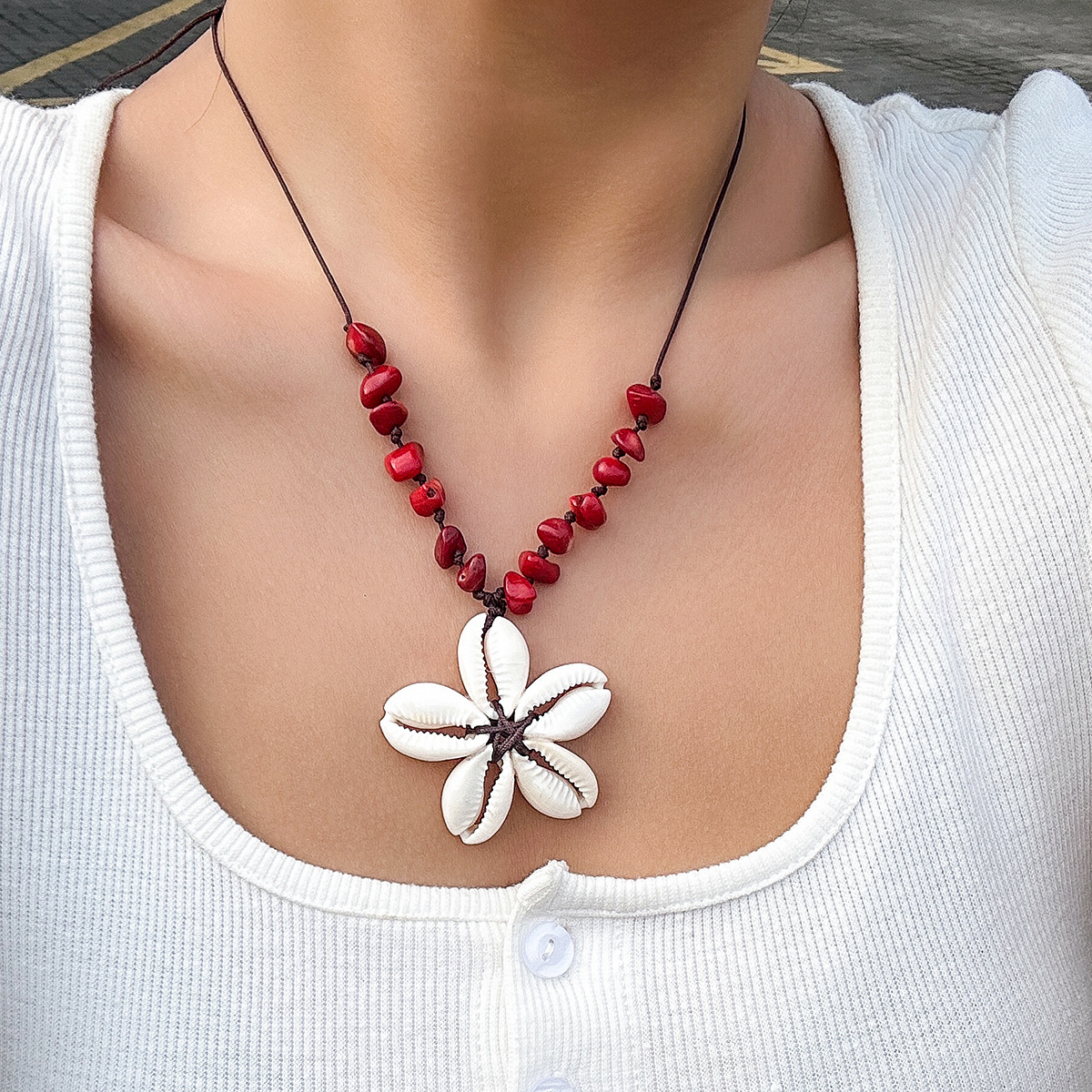 European and American cross-border jewelry, ethnic style beaded hand-woven necklaces, simple shell, crushed stone and flower retro necklaces full figure