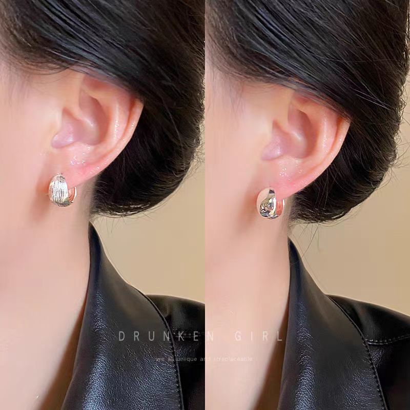 Korean-style textured plain ring ear buckles for women, simple and versatile, gold and silver ear studs, new high-end earrings and earrings in 2025 details Picture