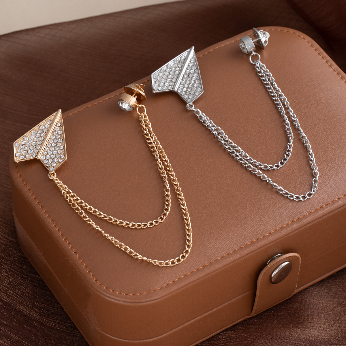 Stylish, design-savvy, creative, diamond-encrusted chain brooch suit, versatile, individual, simple, elegant and fashionable accessories details Picture