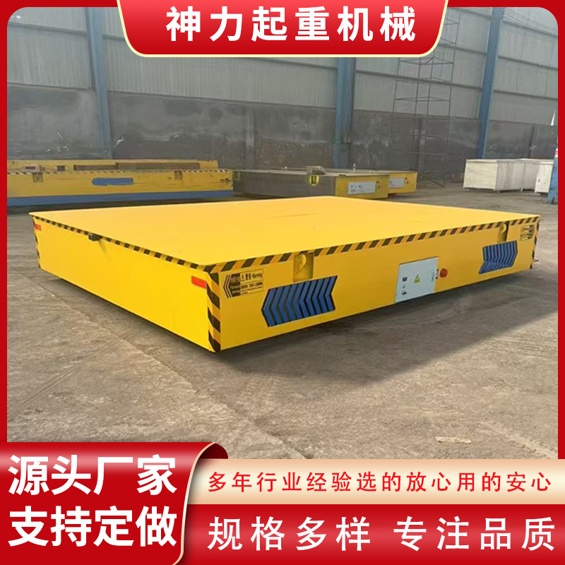 The flatbed car workshop is equipped with 10-ton and 20-ton large flatbed cars and wireless remote control battery-powered flatbed cars for goods transportation full figure