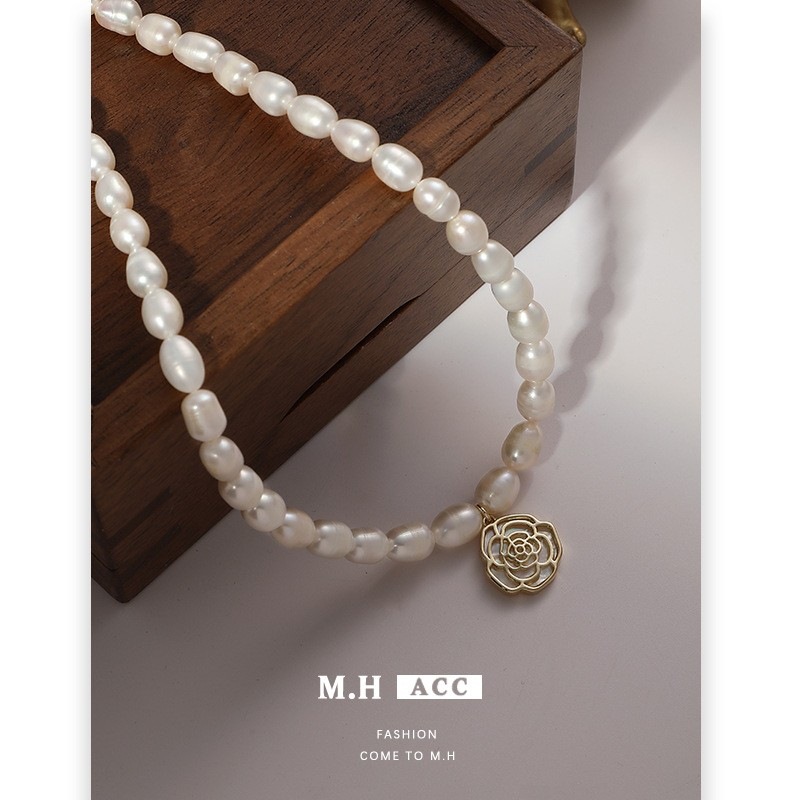 ins High-end pearl necklace accessory, original light luxury style collarbone chain for women in summer, fashionable, individual and exquisite necklace Application Scenario