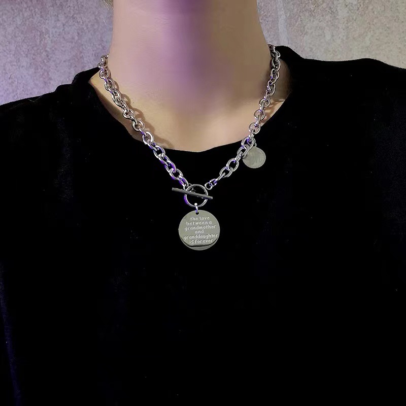 Niche and unique round pendant chain necklace for girls, 2023 new trendy Instagram hip-hop letter collarbone chain for men Application Scenario