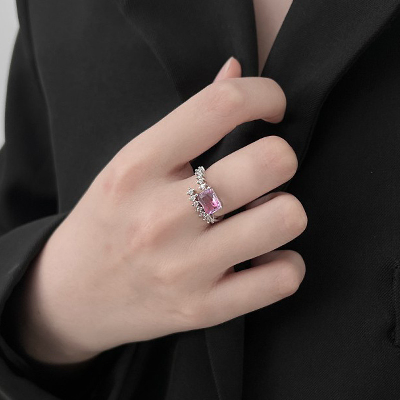 A high-end gradient square diamond open ring for women on Instagram, with a cold and niche design, is a light luxury jewelry accessory Specification drawing