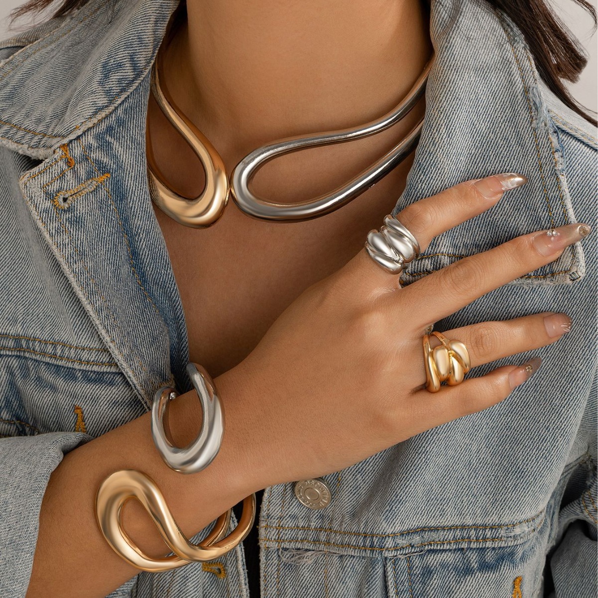 European and American cross-border jewelry, exaggerated alloy twisted double-layer collar, sweet and cool style simple choker bracelet full figure