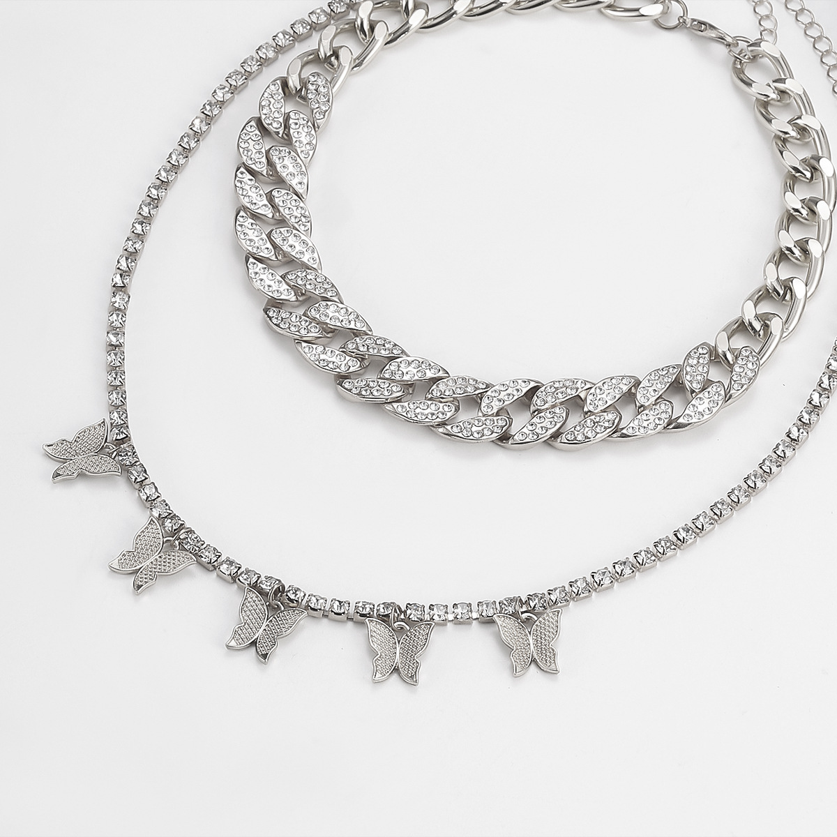 European and American cross-border alloy jewelry, fashionable and simple diamond-encrusted collarbone necklace, retro and versatile multi-layer butterfly necklace for women Application Scenario