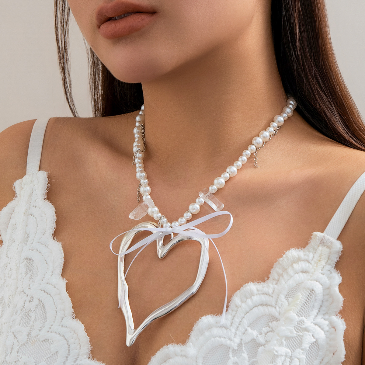 European and American cross-border exaggerated metal large heart pendant necklace, sweet and elegant female imitation pearl bow necklace full figure