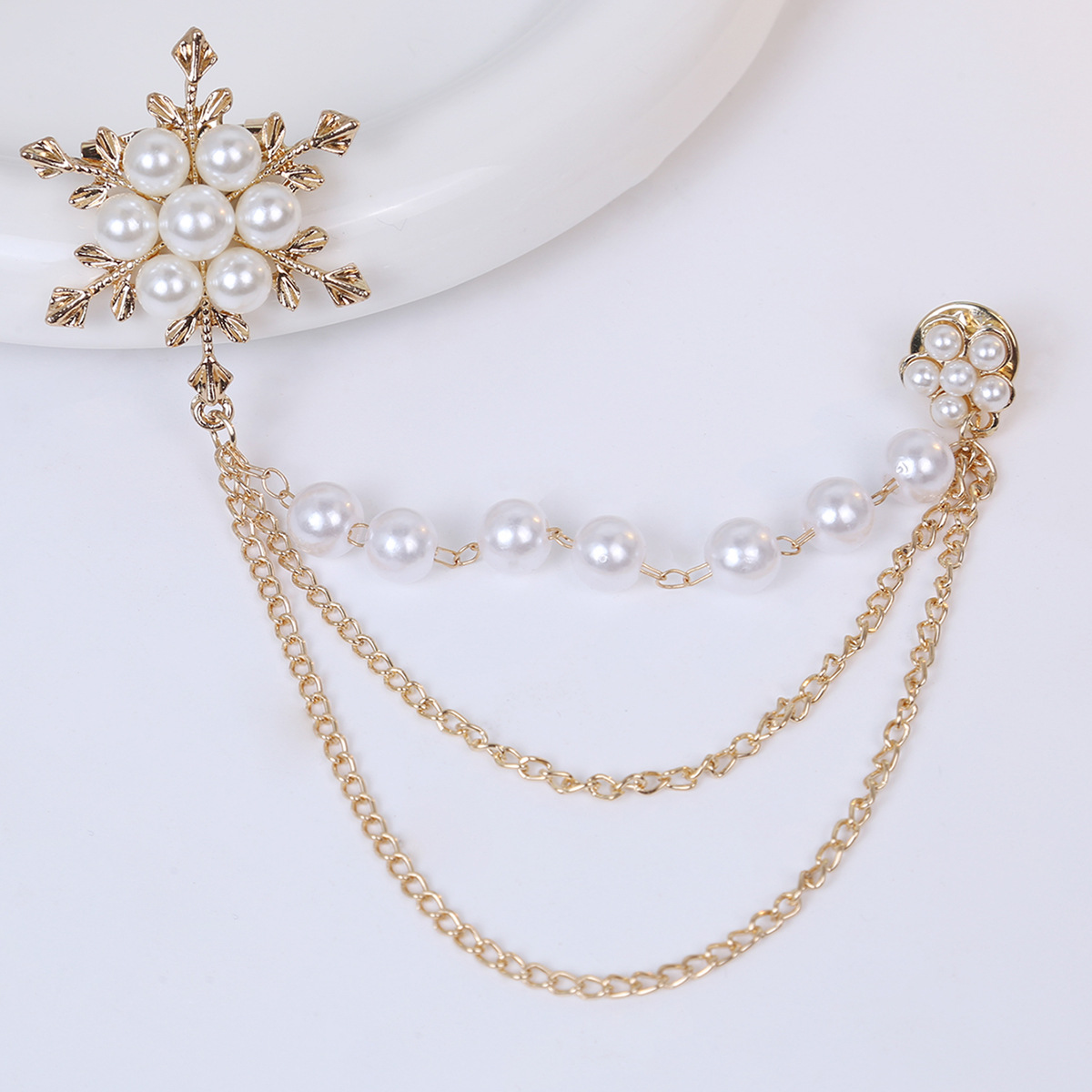 Korean-style simple, light luxury and high-end pearl brooch, elegant and fashionable clothing accessory, tassel chain snowflake brooch details Picture