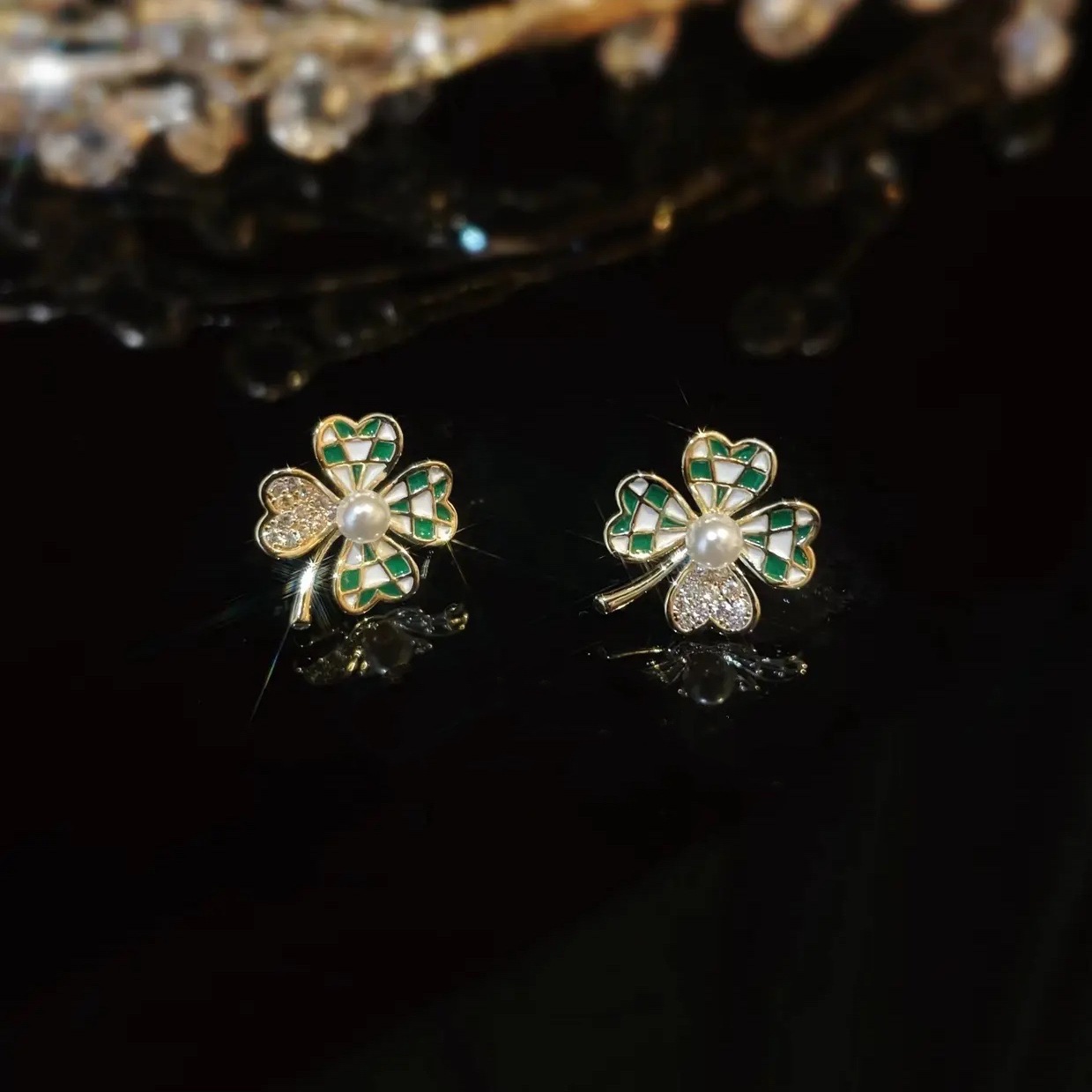 s925 silver needle, fashionable and simple, diamond-encrusted green checkered four-leaf clover stud earrings, exquisite and small, versatile earrings and earrings for women Application Scenario
