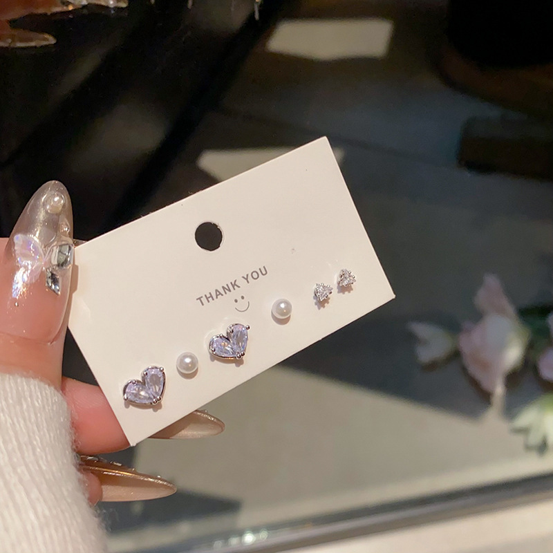 Micro-inlaid zircon heart-shaped pearl set stud earrings, sweet and cool style for women, versatile and simple earrings, 925 silver needle earrings wholesale full figure